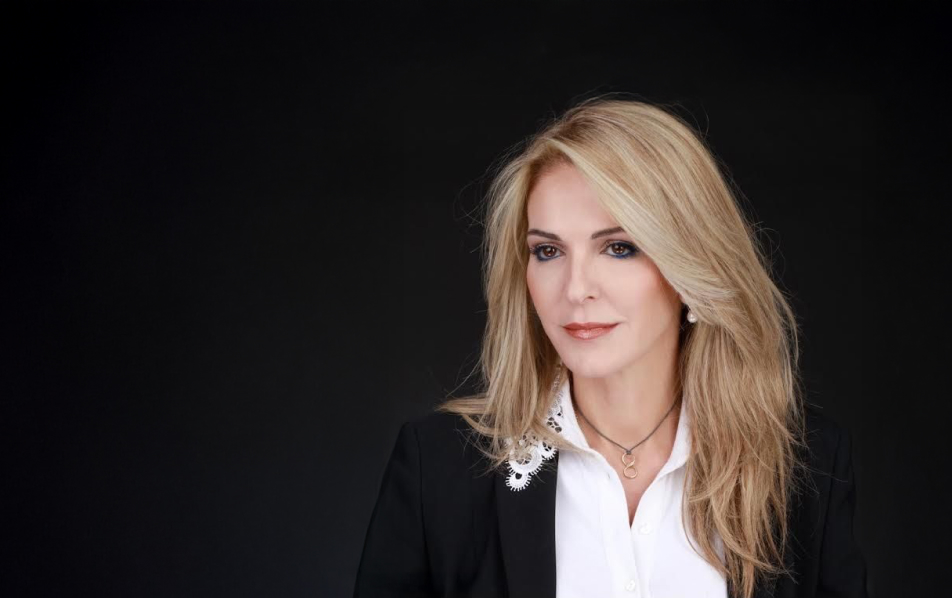 האמת מתחת לגלימה - עו"ד אתי כרייף